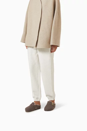 حذاء ذا كوزي مفتوح من الخلف بإبزيم نسيج