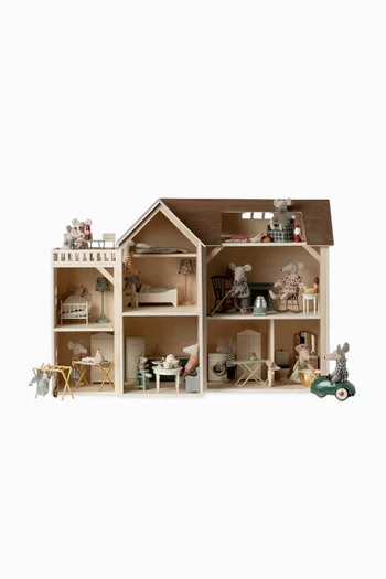 Mouse Hole Farmhouse in Wood