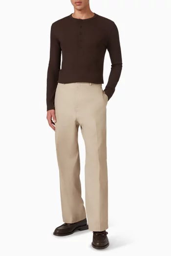 تي شيرت قطن بياقة هنلي وقصة ضيقة ونسيج مضلع