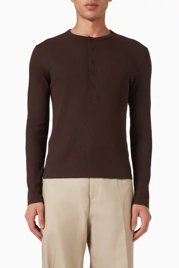 تي شيرت قطن بياقة هنلي وقصة ضيقة ونسيج مضلع