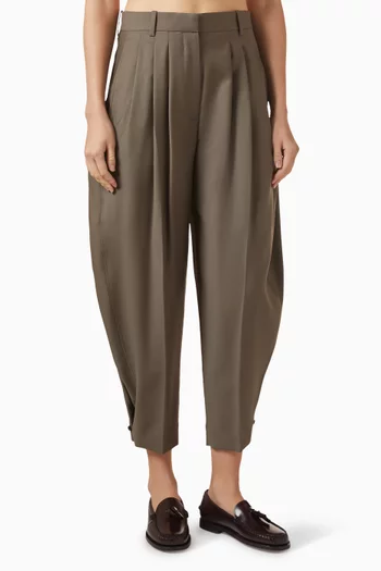 بنطال بقصة ساق أسطوانية وطيّات