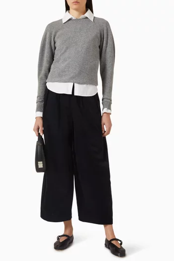 سترة بفتحة رقبة مستديرة