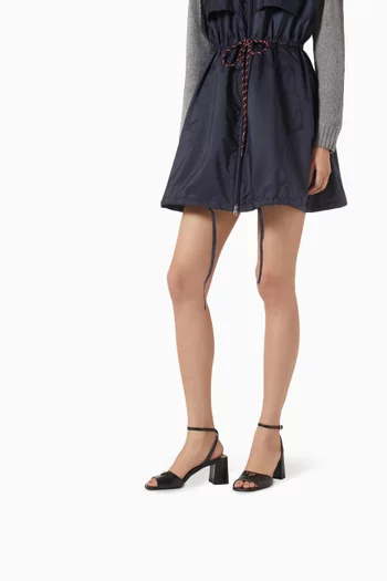 صندل بشعار الماركة وكعب 80 مم جلد