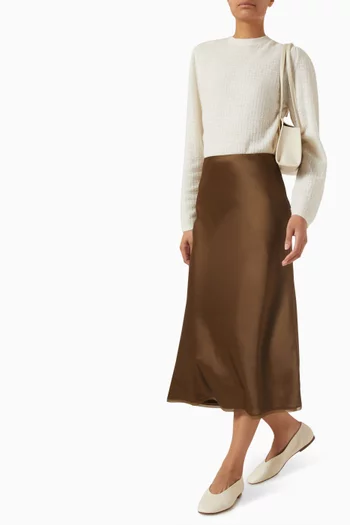 سترة منسوجة بفتحة رقبة مستديرة