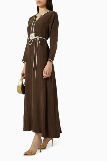 قفطان بحزام حرير بلون باهت