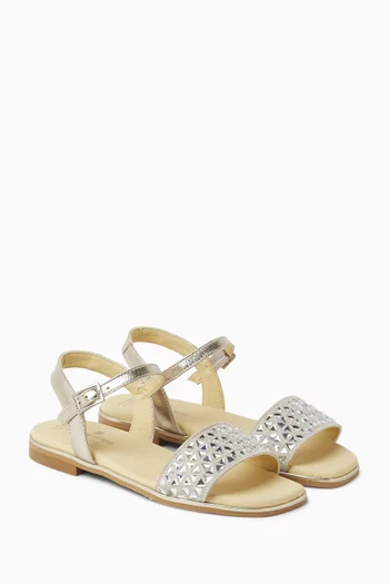 صندل مزين بتفاصيل عاكسة كالمرآة