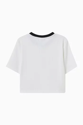 تي شيرت قصير مضلع بقصة ضيقة