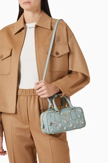 حقيبة أركادي بيد علوية مزينة بتطريزات جلد نابا