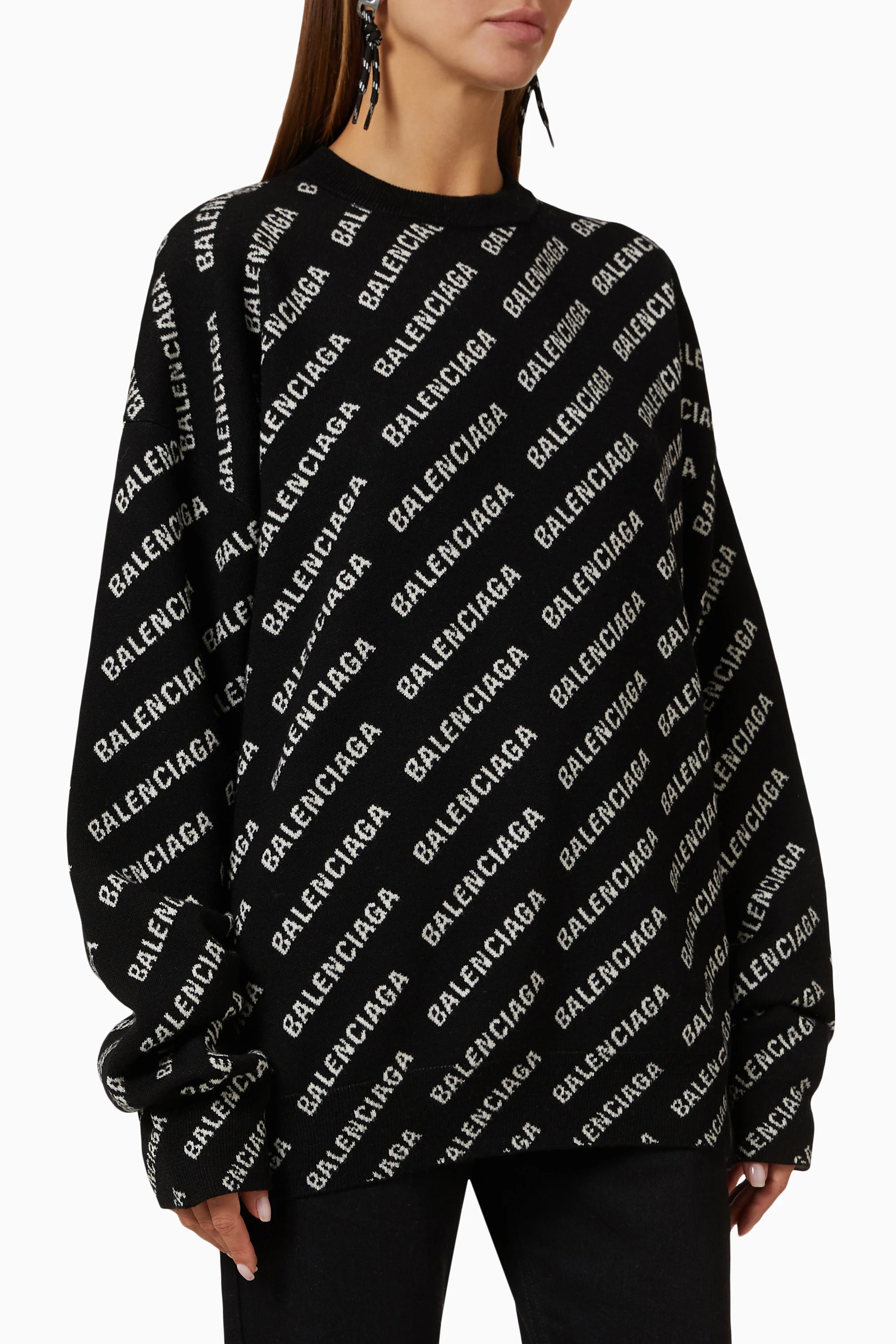 Sweater hotsell balenciaga logo