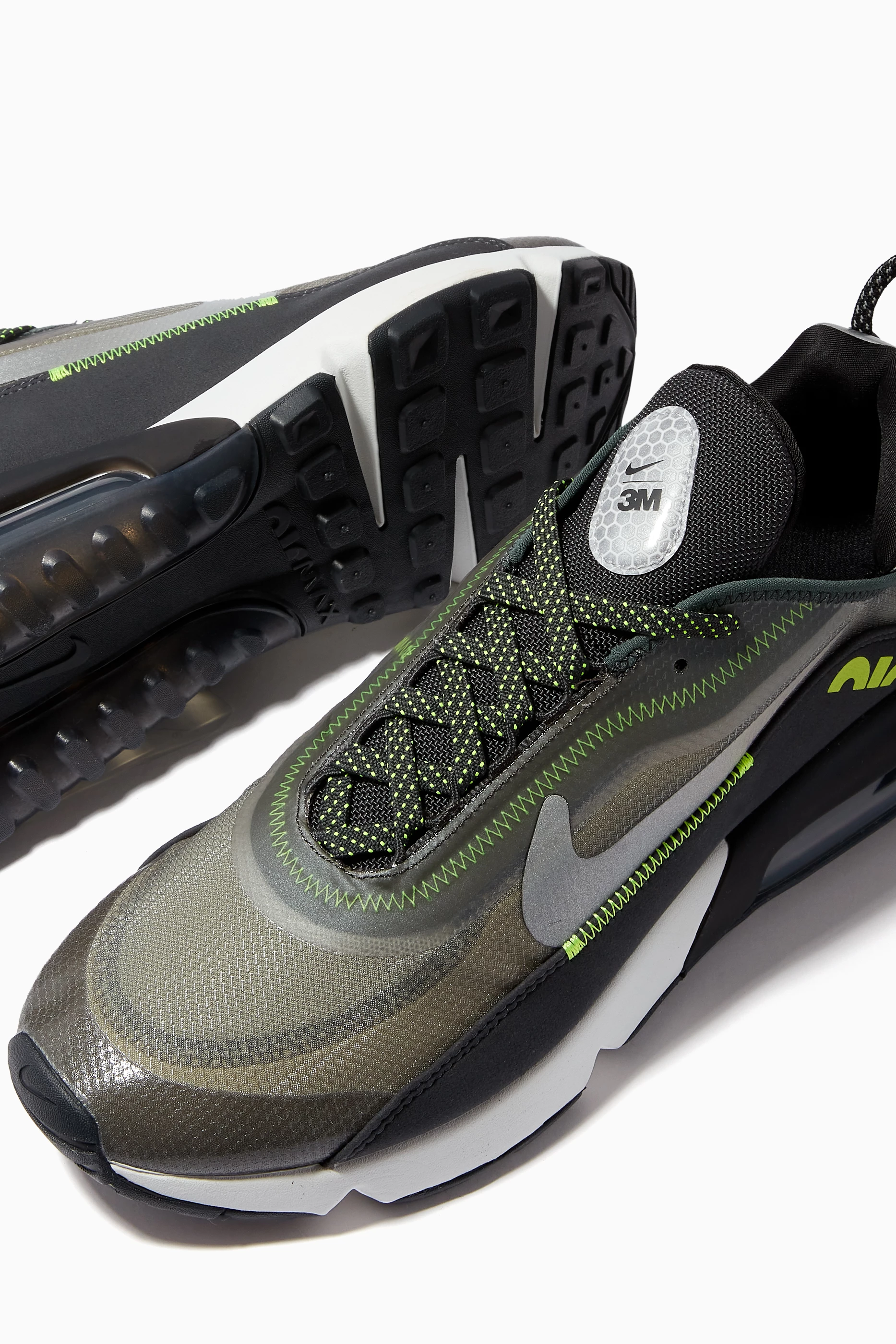 Buy Nike Black Air Max 2090 SE Sneakers For Men Online Ounass Oman