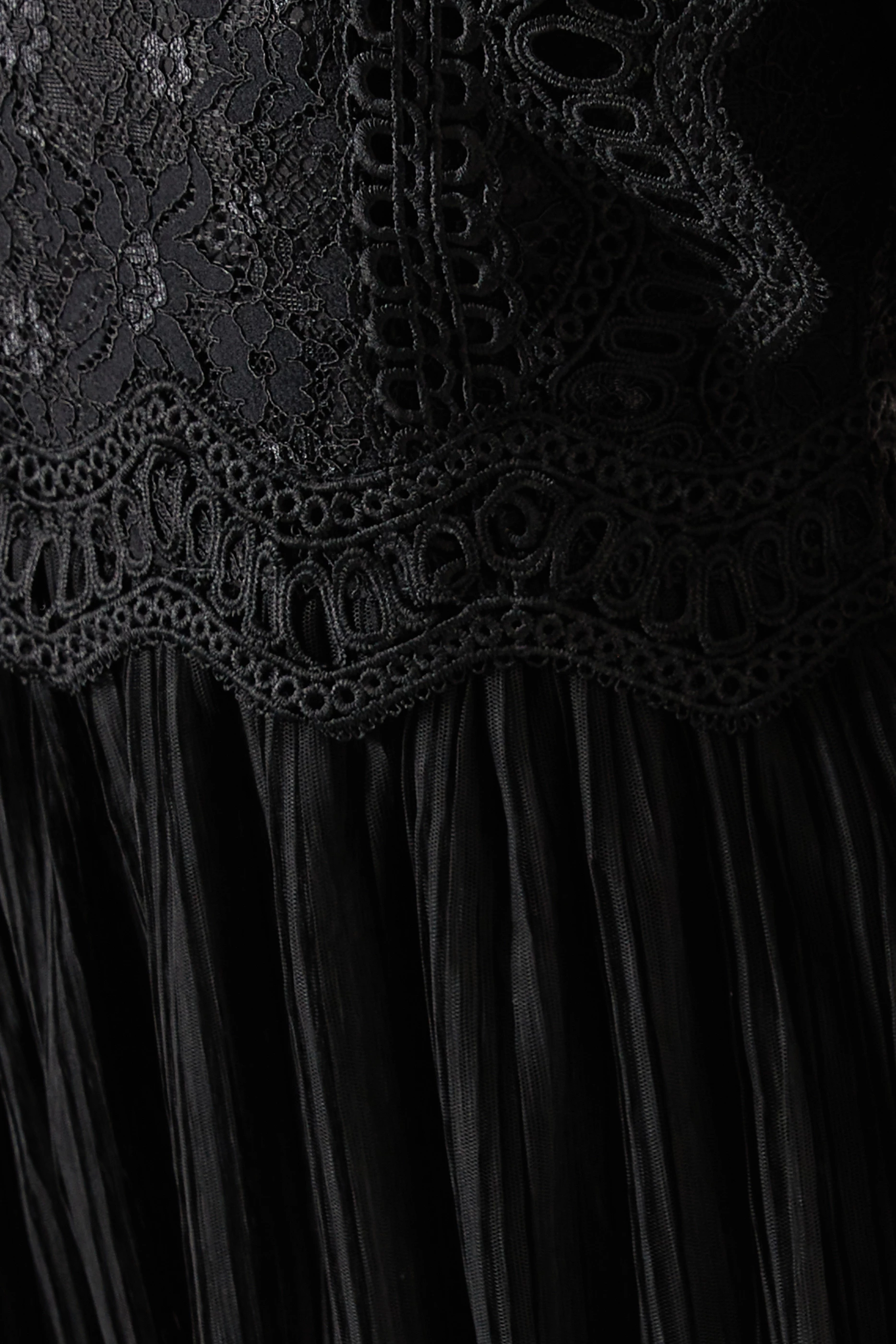 Buy Y.A.S Black Yassophia Dress in Pleated Fabric For Women Online | Ounass  Oman