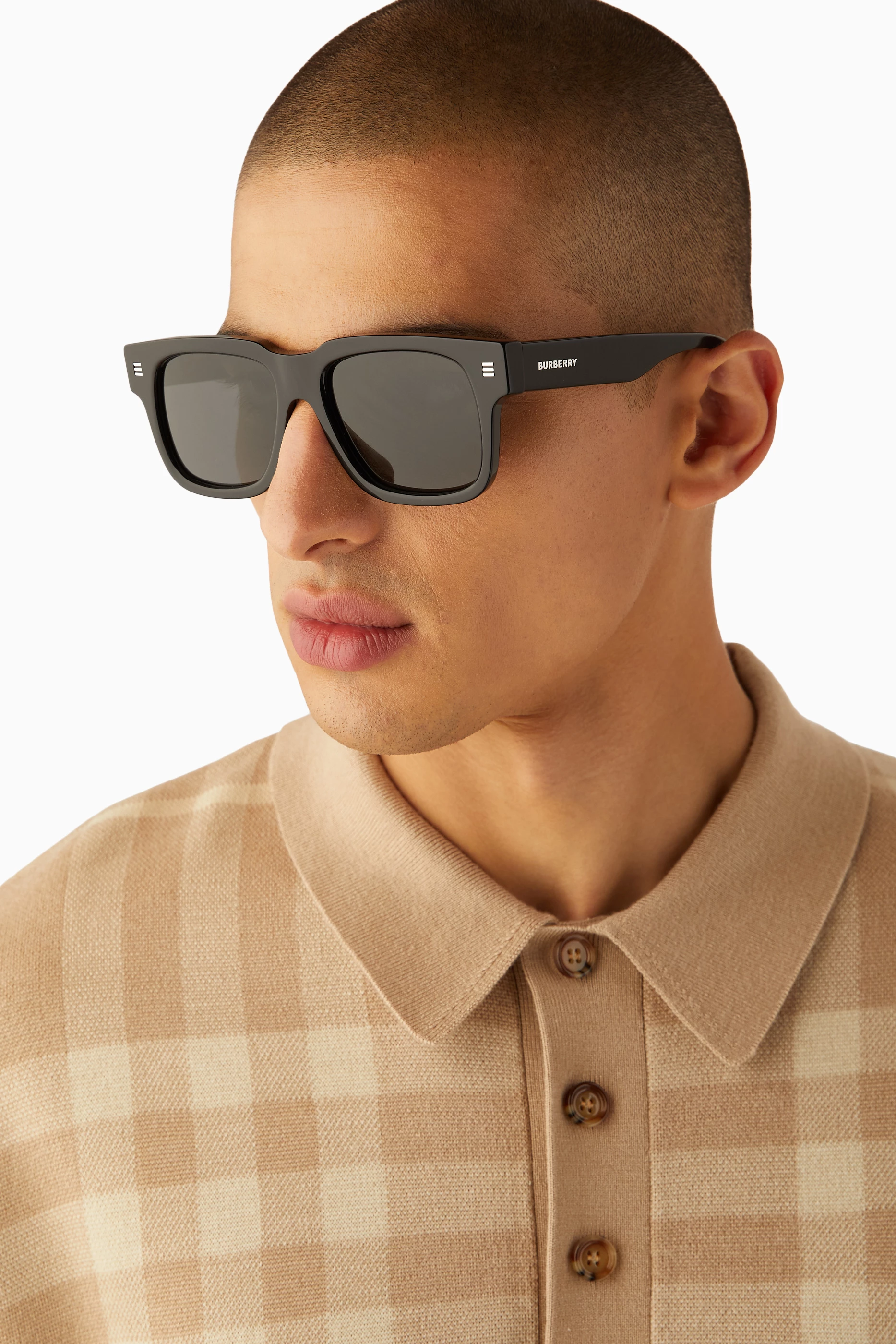 Buy Burberry Black Hayden Square Sunglasses in Acetate For  display picture 1