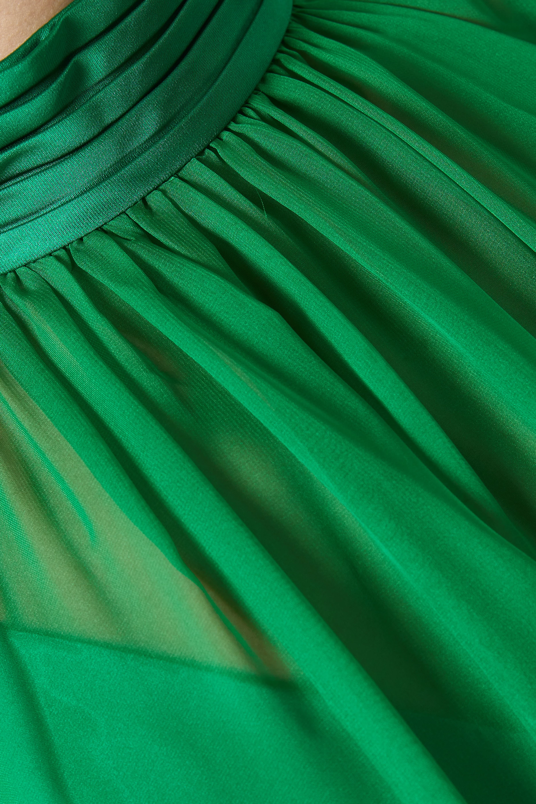 Buy Alice + Olivia Green Lanelle Maxi Cape Dress in Chiffon For Women  Online | Ounass Oman