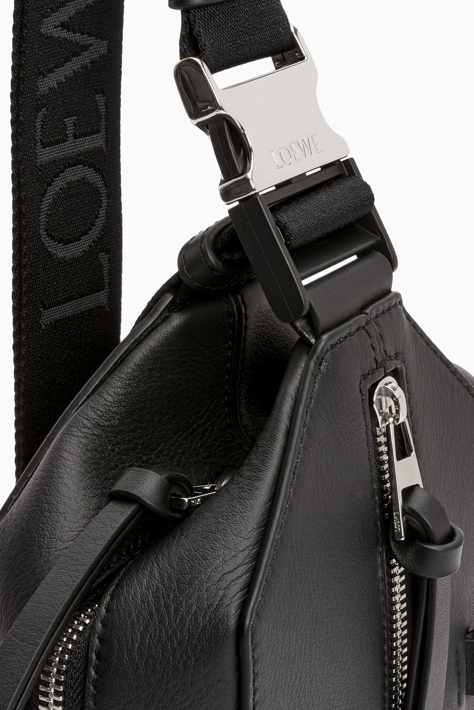 ラウンド  LOEWE Buy Black Men For Calfskin in Bag Sling Convertible バッグ