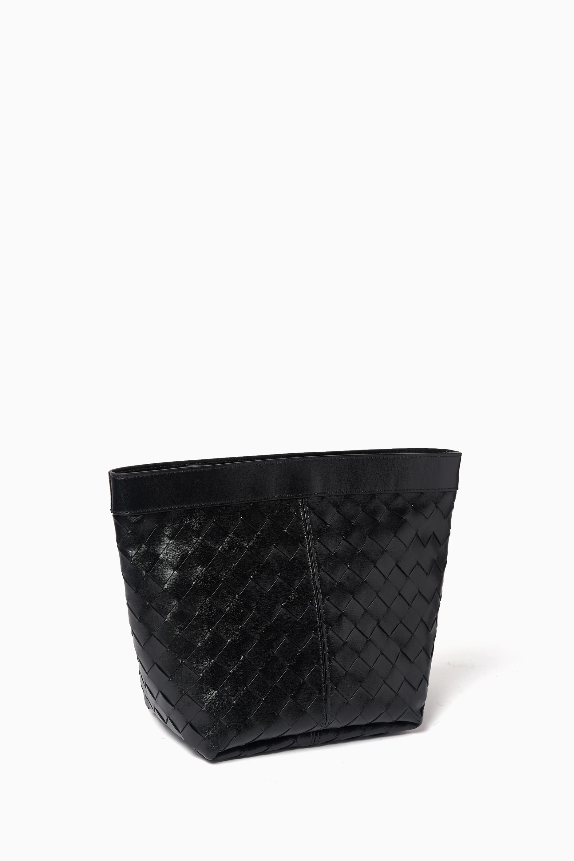 ま*ぶ様 BOTTEGA VENETA ブラックレザーケース Buy Bottega Veneta Black Medium Flip Flap Prism Pouch in