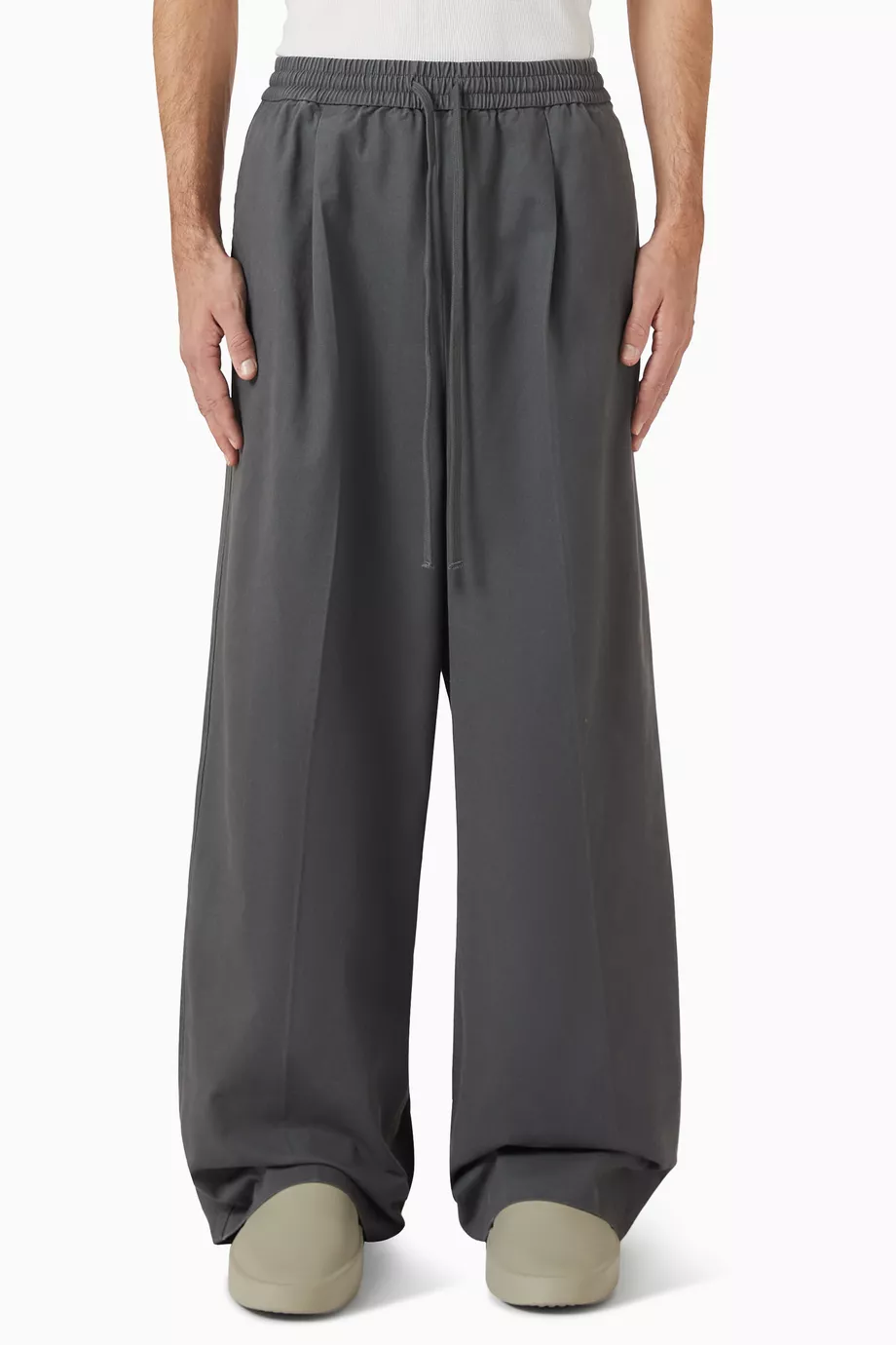サルエルパンツ FOG Essentials Drawstring Pants gray Buy Fear of God Essentials Grey Pleat Front Drawstring Pants in